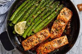 BUTTER-BAKED SALMON AND ASPARAGUS RECIPE