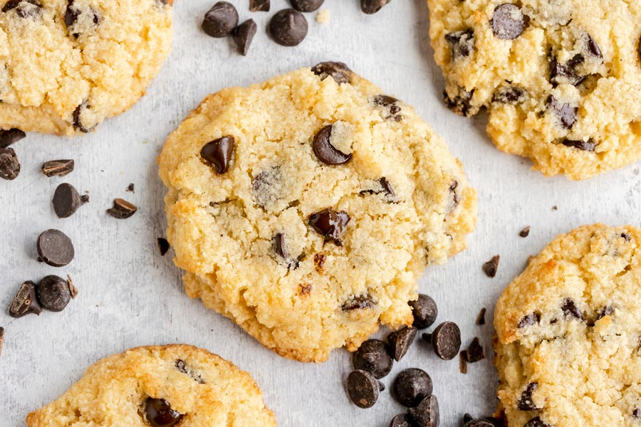 HOW TO MAKE KETO CHOCOLATE CHIP COOKIES