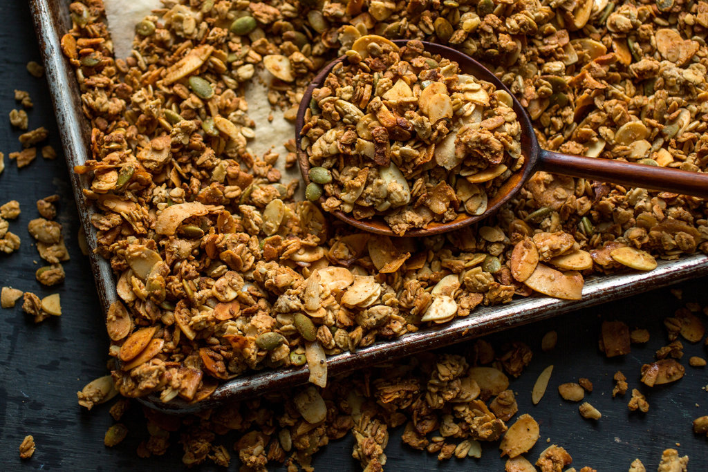 HOW TO MAKE NUT AND COCONUT GRANOLA